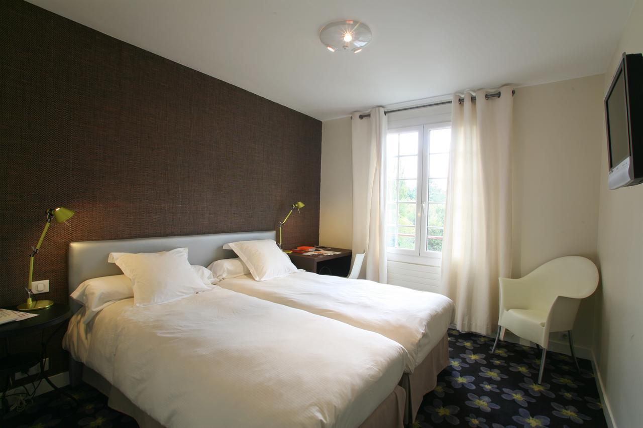 Logis Ar Milin Hotell Châteaubourg Exteriör bild