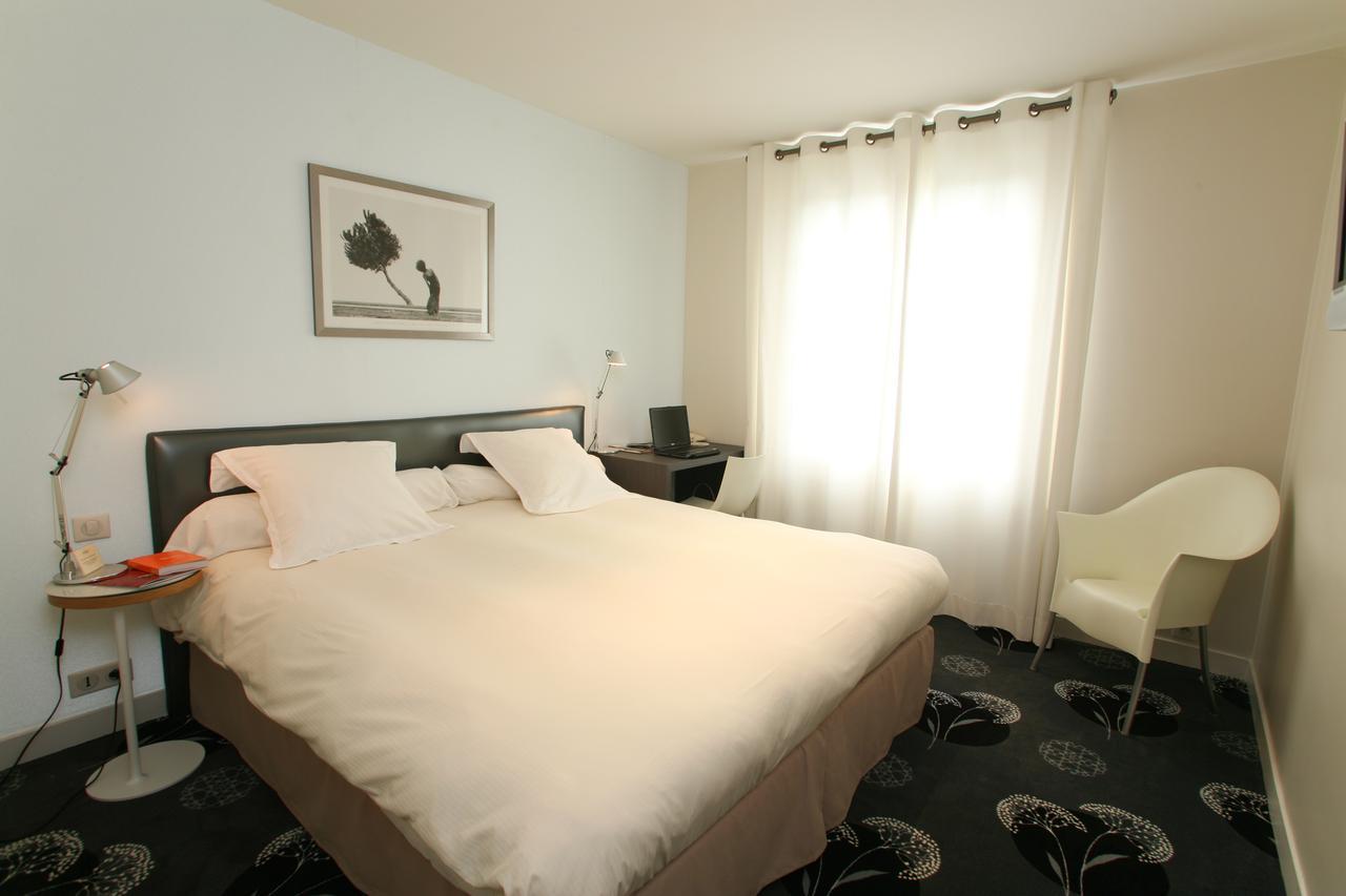 Logis Ar Milin Hotell Châteaubourg Exteriör bild