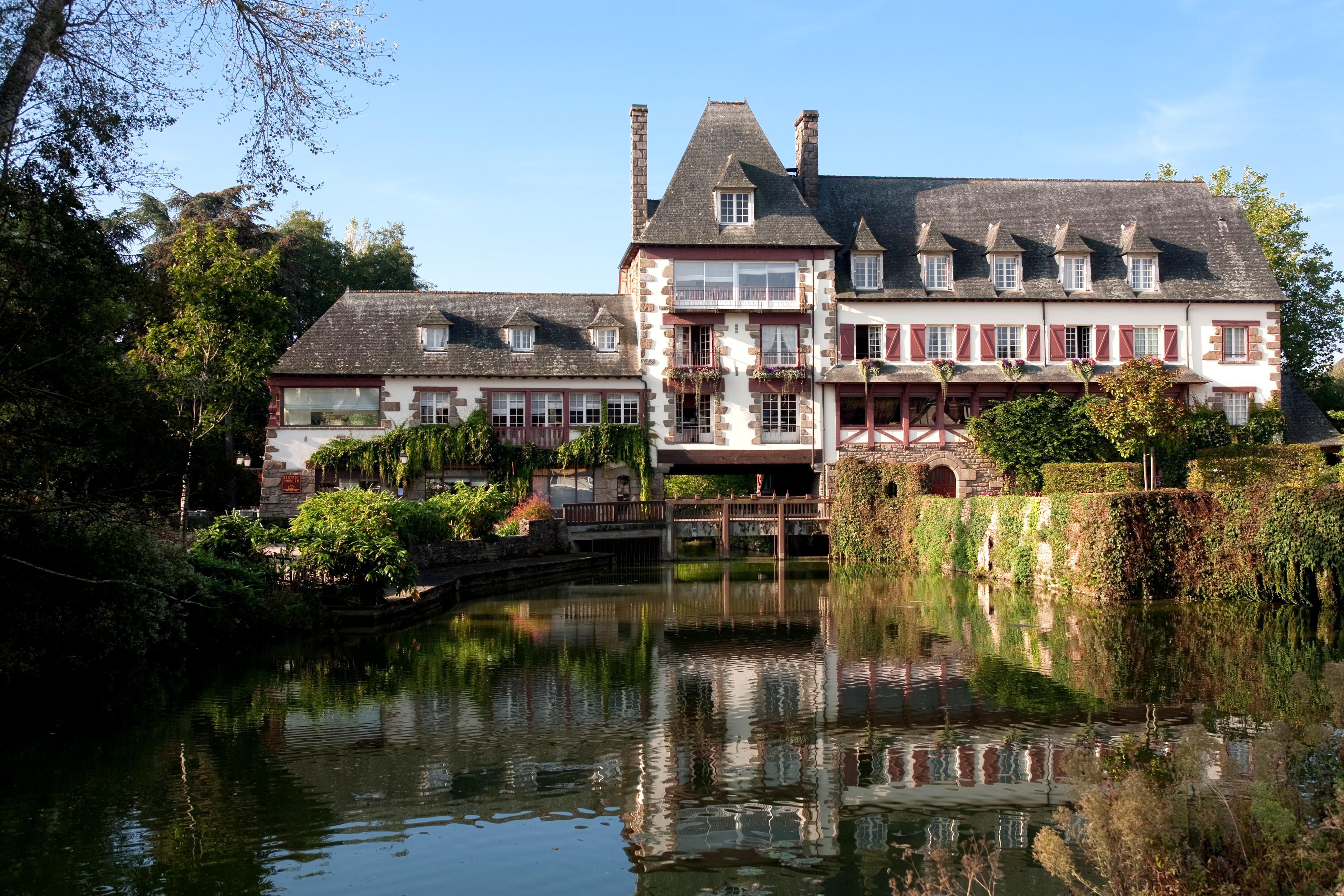 Logis Ar Milin Hotell Châteaubourg Exteriör bild