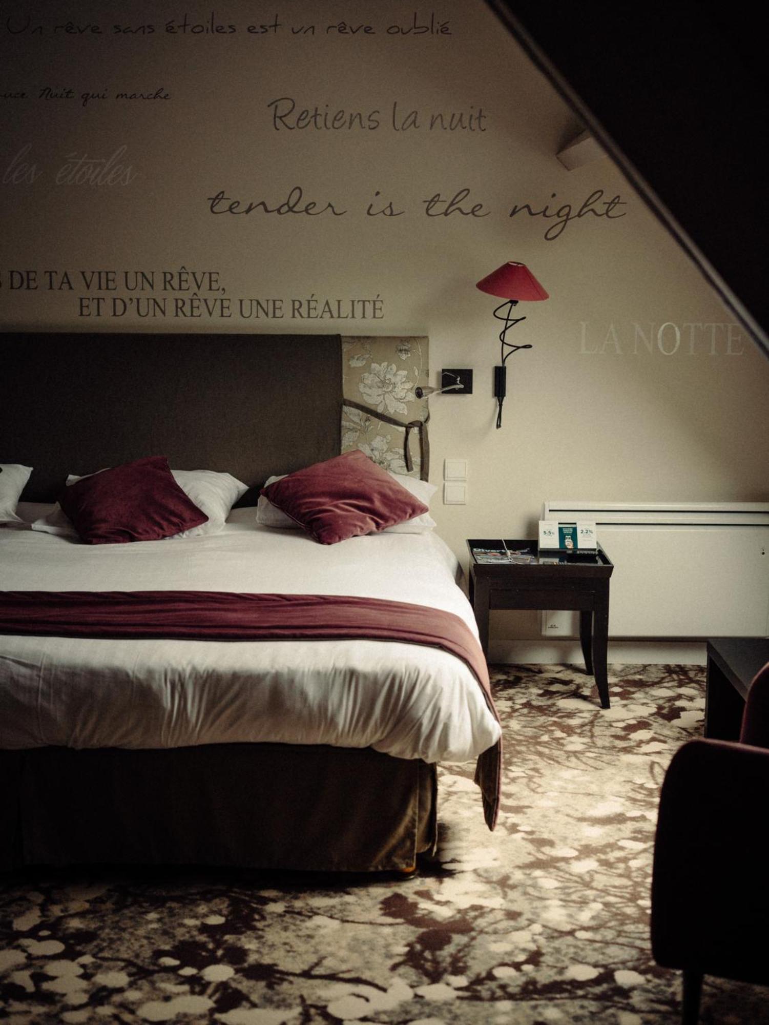 Logis Ar Milin Hotell Châteaubourg Exteriör bild