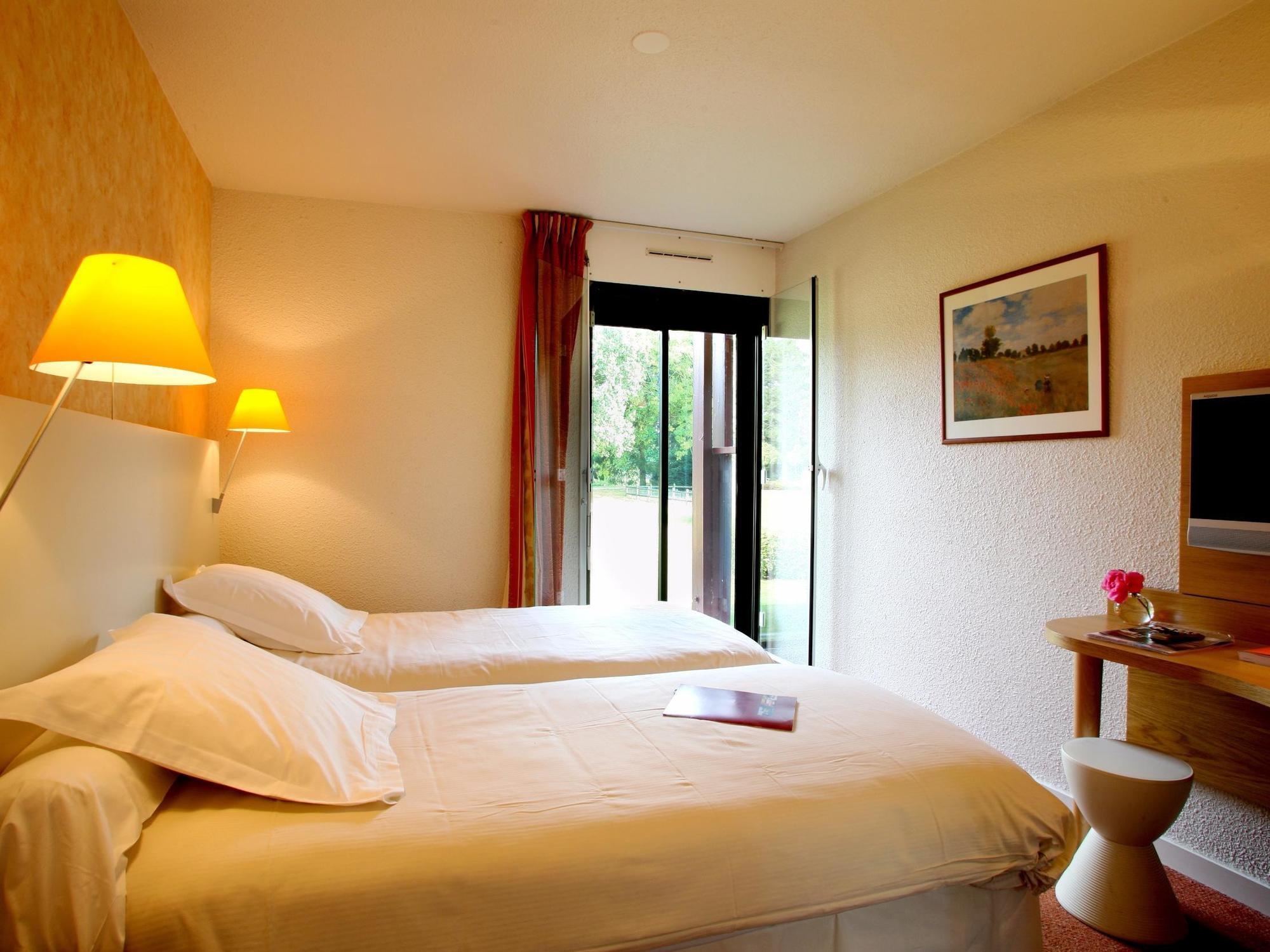 Logis Ar Milin Hotell Châteaubourg Exteriör bild