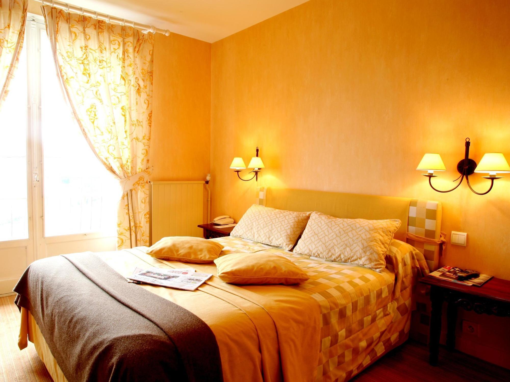 Logis Ar Milin Hotell Châteaubourg Exteriör bild